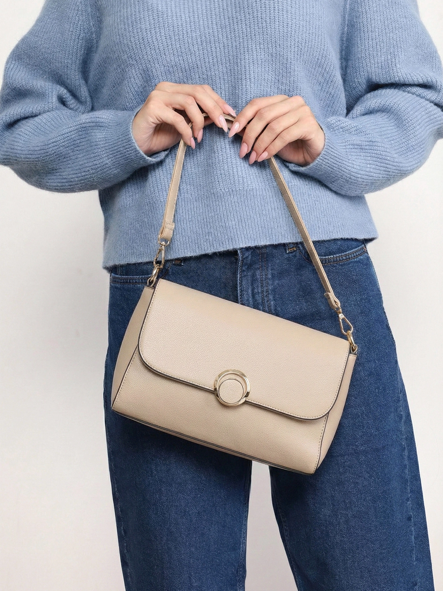 Сумка-кроссбоди с декоративной пряжкой в ассортименте